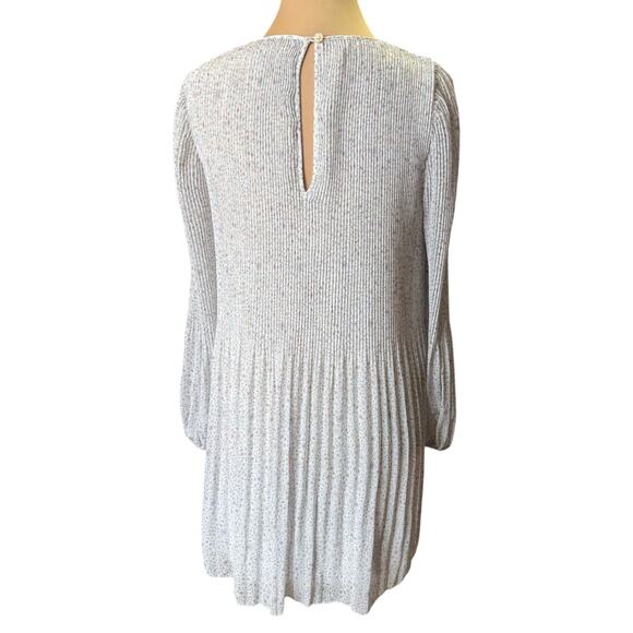 Aritzia Wilfred Daydreamer Pleated Chiffon Mini Dress - Picture 3 of 9